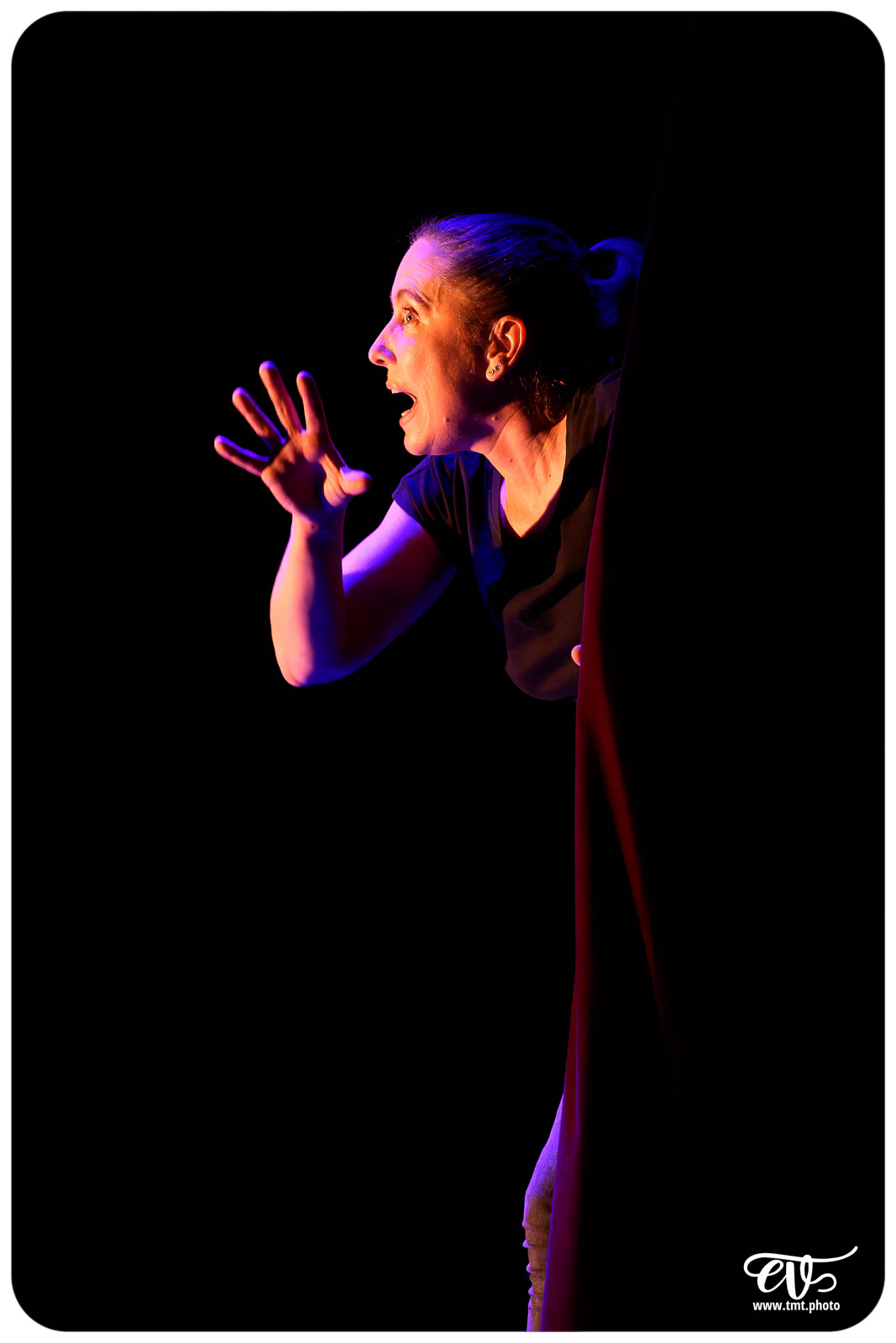 LES CHATOUILLES OU LA DANSE DE LA COLÈRE (ANDRÉA BESCOND)